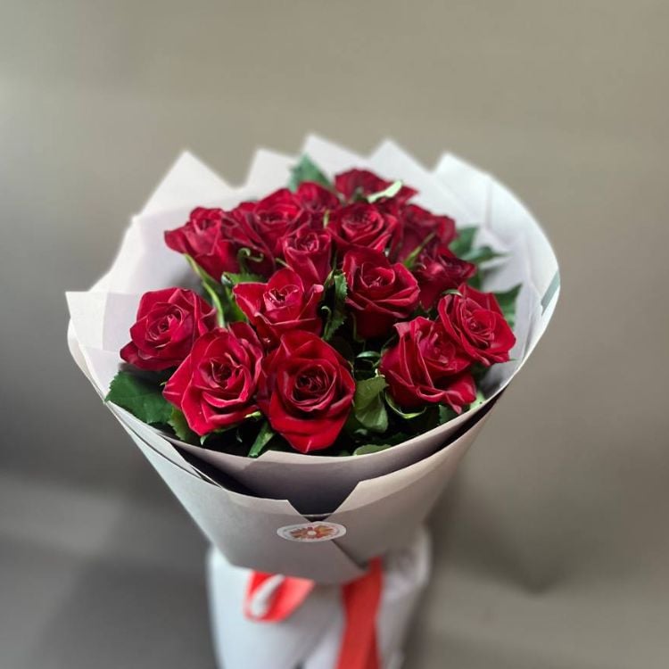 Букет из 15 красных роз 