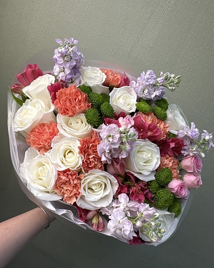 Яркий микс из роз и маттиолы with delivery to Astana