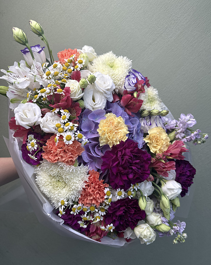 Яркий микс из гортензий и эустомы with delivery to Astana