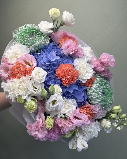Яркий микс из гортензий и хризантем with delivery to Astana