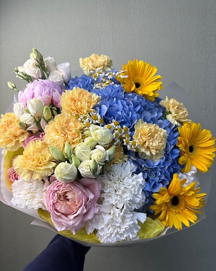 Яркий микс с гортензией и герберами with delivery to Astana