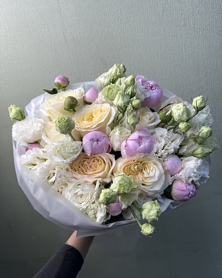 Зефирное облако из пионовидных роз with delivery to Astana