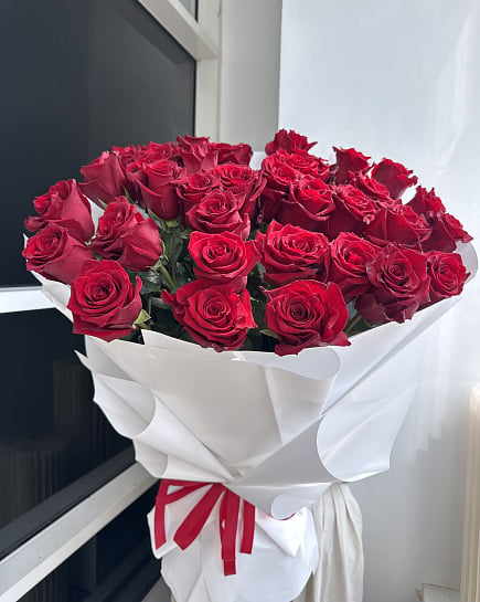 Классический букет из премиальных красных роз with delivery to Astana