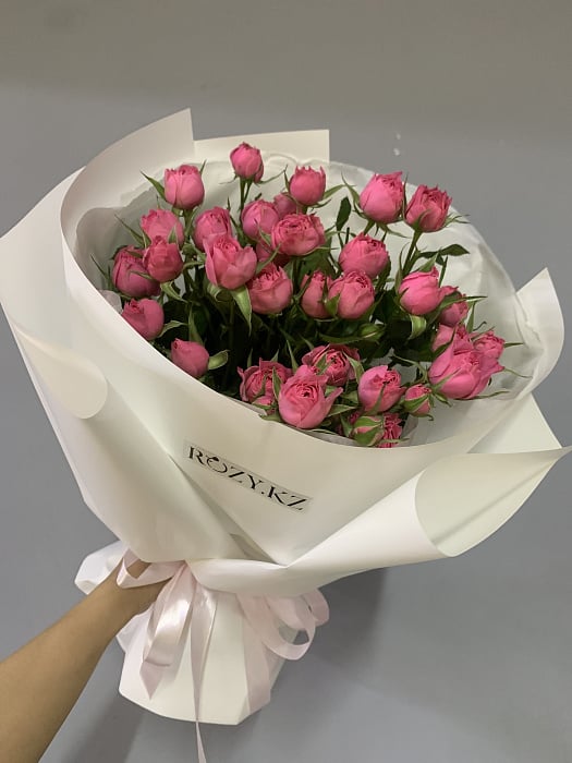 Розовое облако из кустовых роз