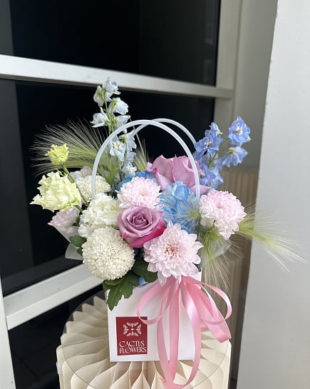Пастельная композиция с дельфиниумом with delivery to Astana