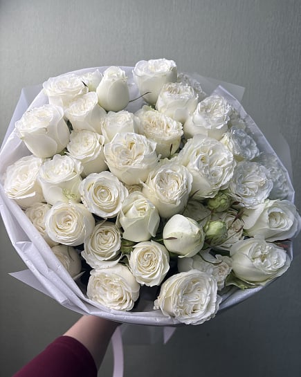 Белоснежная классика из пионовидных роз with delivery to Astana