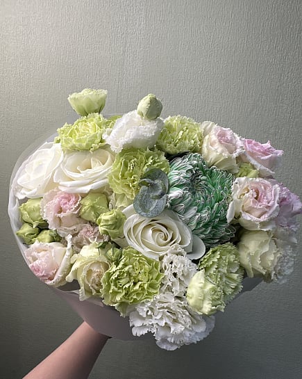 Зефирное облако из роз и эустомы with delivery to Astana