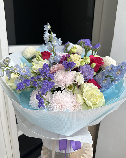 Цветочная палитра с дельфиниумом и хризантемами with delivery to Astana