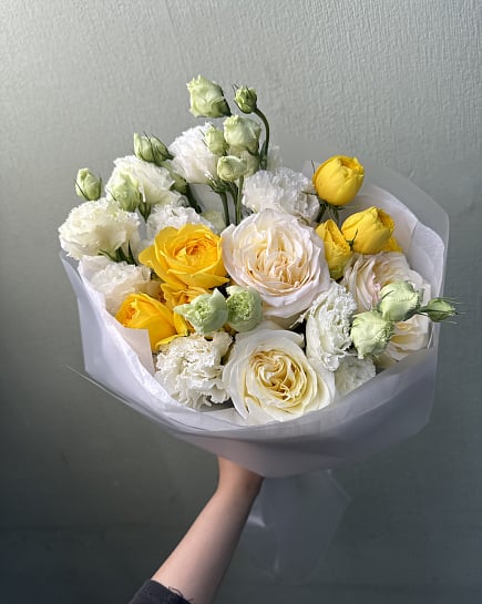 Солнечный дуэт: пионовидные розы и эустома with delivery to Astana