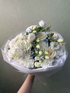 Белоснежная классика с гортензией
