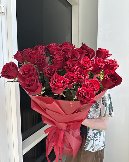Классический букет из премиальных красных роз with delivery to Astana