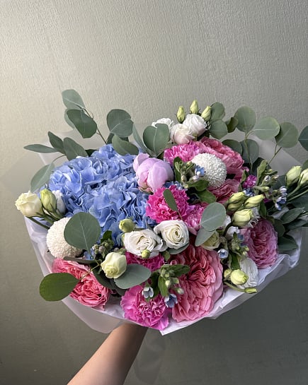 Небесная гортензия и пионовидные розы with delivery to Astana