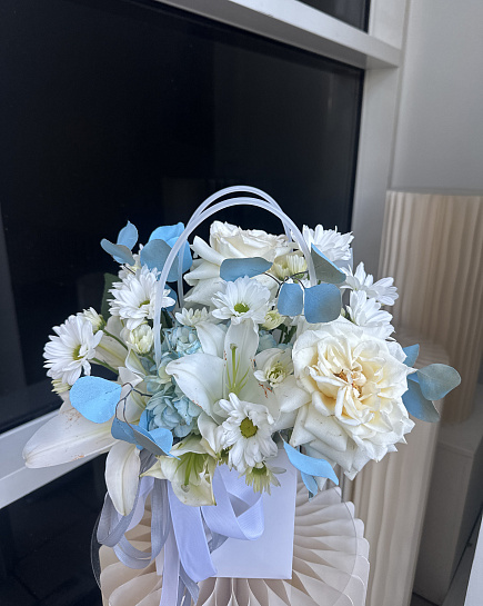 Белоснежная композиция с акцентами эвкалипта with delivery to Astana