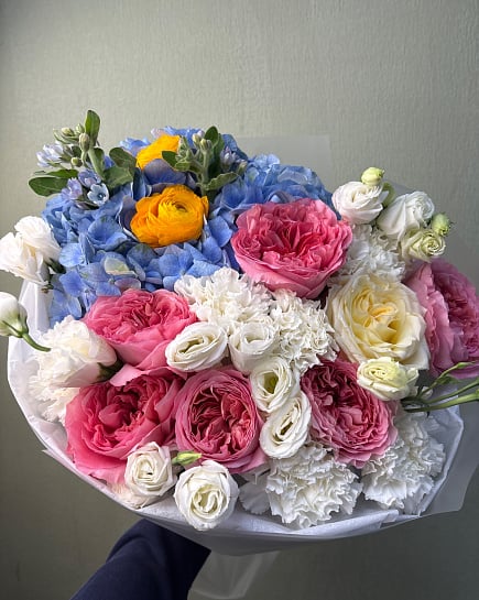 Яркий микс с гортензией и пионовидными розами with delivery to Astana