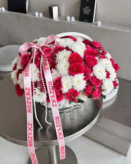Duo корзина с кустовыми розами и хризантемой  with delivery to Astana