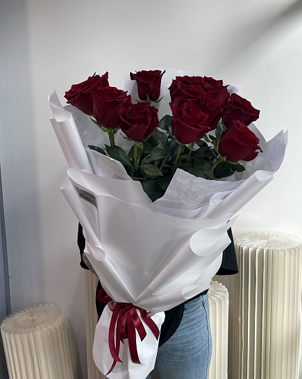 Классические красные розы в стильной упаковке with delivery to Astana