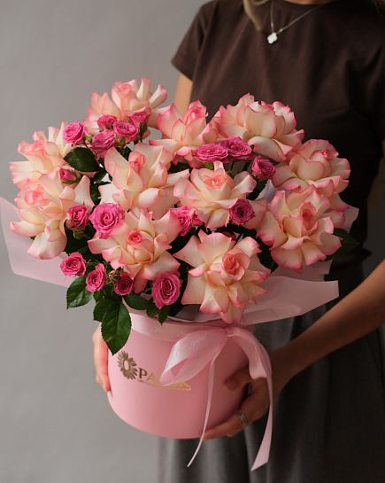 Букет из 11 вывернутых роз в коробке with delivery to Almaty