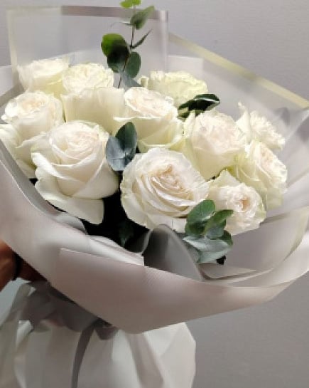 11 пионовидных роз с эфкалиптом with delivery to Almaty