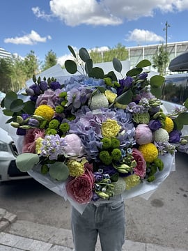 Цветочная палитра с гортензией и пионовидными розами