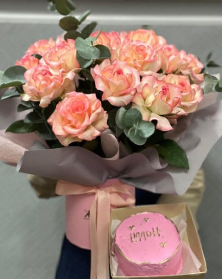 Букет из 11 французских роз в коробке + Бенто торт with delivery to Almaty
